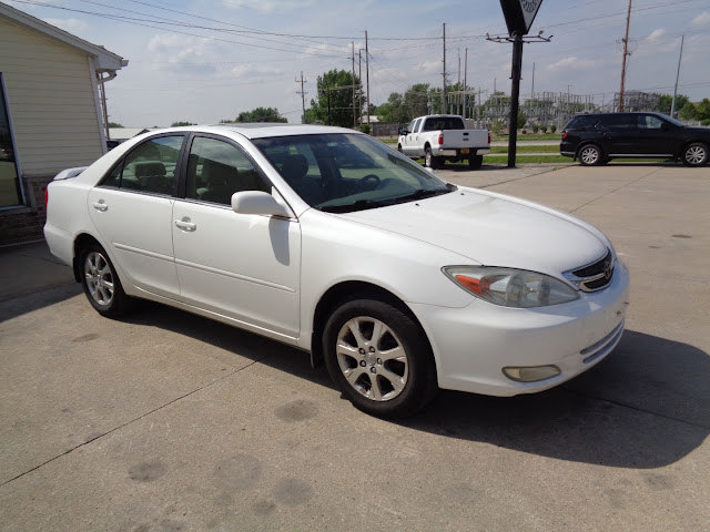 2004 Toyota Camry 4dr Sdn XLE Auto