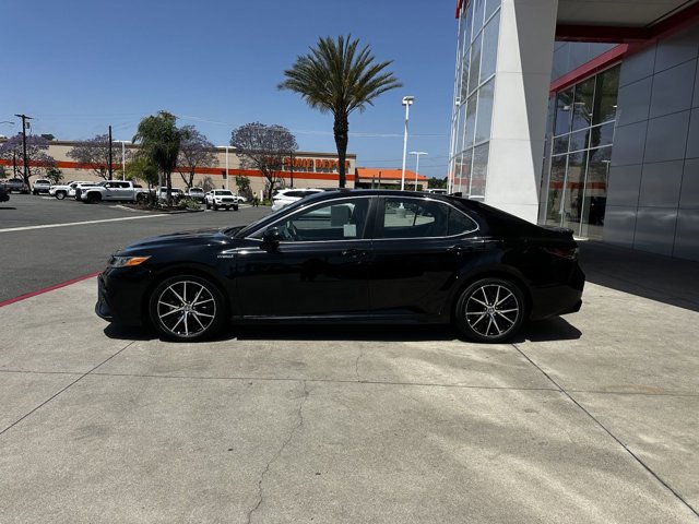 2021 Toyota Camry Hybrid SE