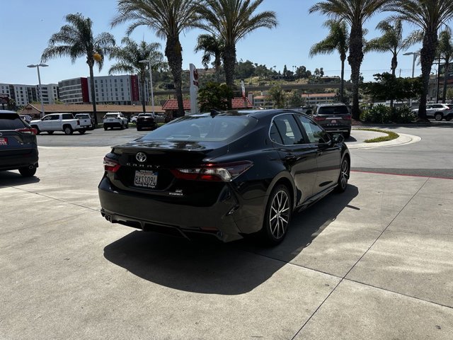 2021 Toyota Camry Hybrid SE