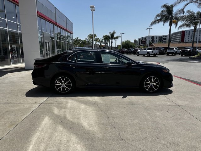 2021 Toyota Camry Hybrid SE