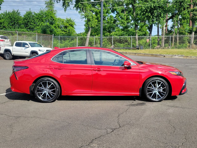 2024 Toyota Camry Hybrid SE