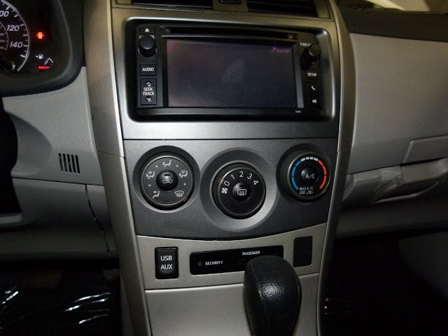 2013 Toyota Corolla 4dr Sdn Auto LE