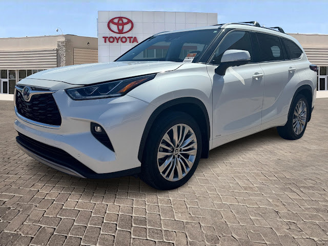 2023 Toyota Highlander Hybrid Platinum