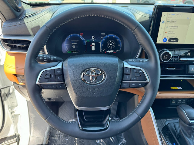 2023 Toyota Highlander Hybrid Platinum