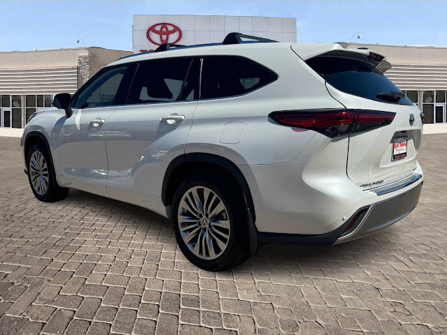 2023 Toyota Highlander Hybrid Platinum