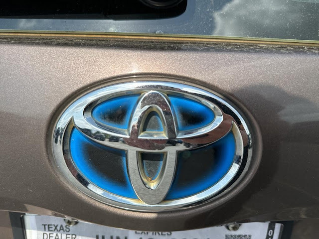 2017 Toyota Prius v Five