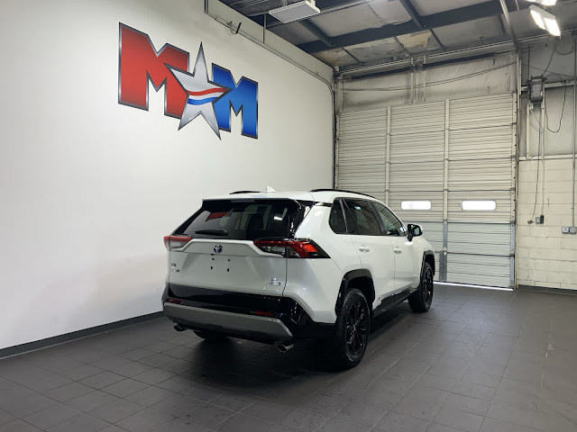 2022 Toyota RAV4 Hybrid SE