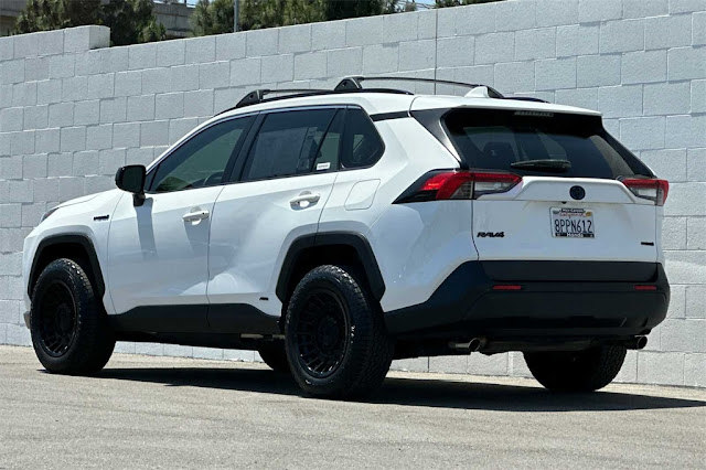 2020 Toyota RAV4 Hybrid LE