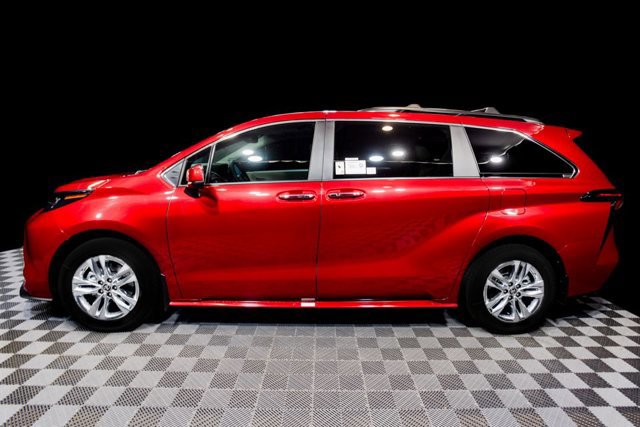 2024 Toyota Sienna XLE