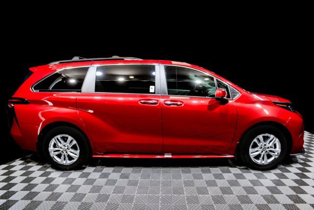 2024 Toyota Sienna XLE