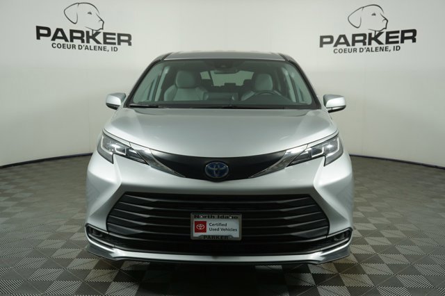 2023 Toyota Sienna LE