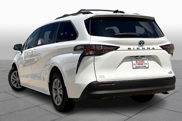 2024 Toyota Sienna LE