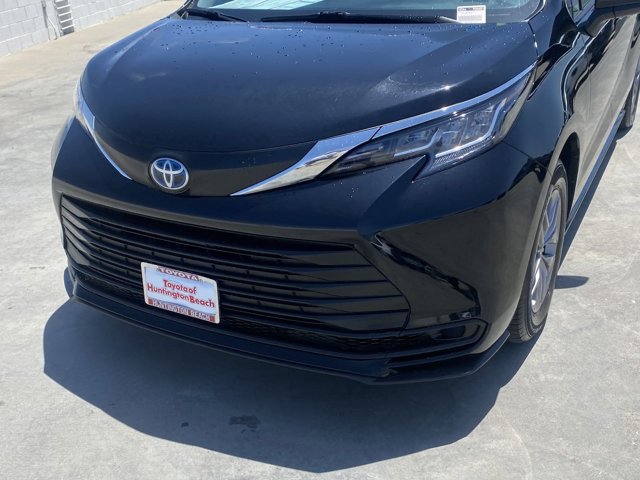 2023 Toyota Sienna LE