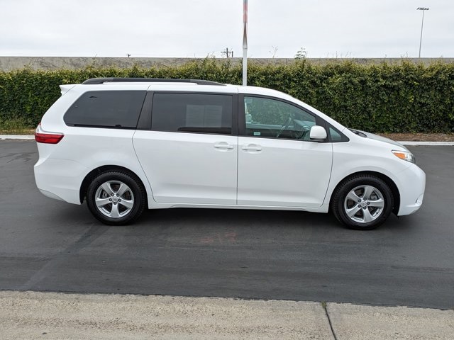 2017 Toyota Sienna LE