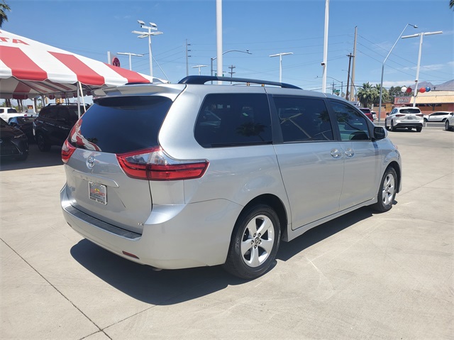 2020 Toyota Sienna LE