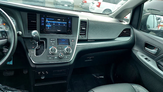 2015 Toyota Sienna SE Premium 8 Passenger 4dr Mini Van