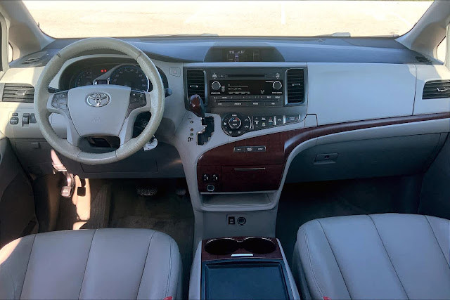 2014 Toyota Sienna XLE AAS