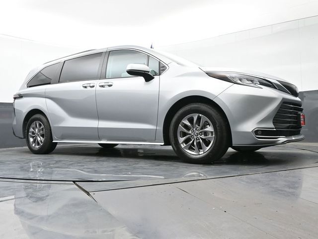 2023 Toyota Sienna XLE