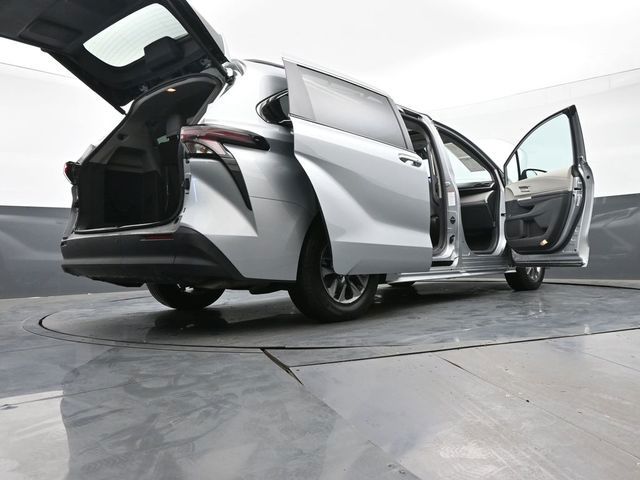 2023 Toyota Sienna XLE