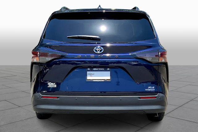 2023 Toyota Sienna XLE