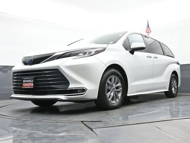 2022 Toyota Sienna XLE