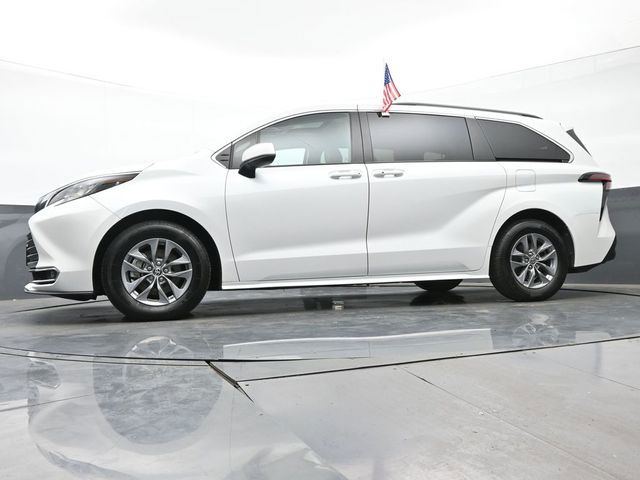 2022 Toyota Sienna XLE