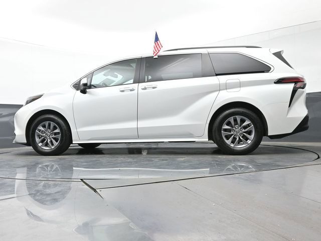 2022 Toyota Sienna XLE