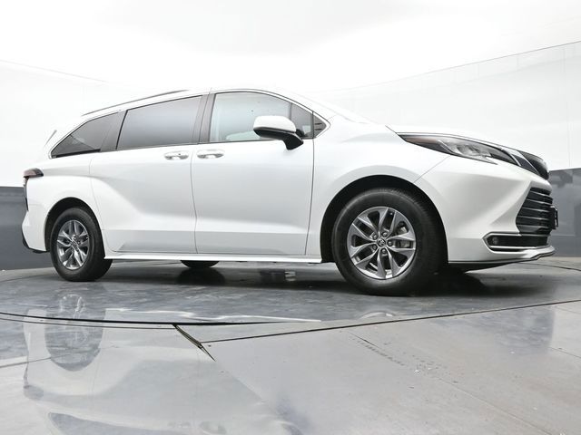 2022 Toyota Sienna XLE