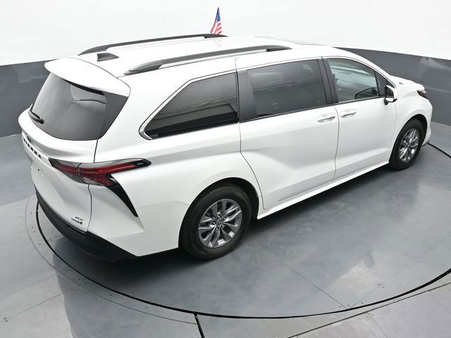 2022 Toyota Sienna XLE