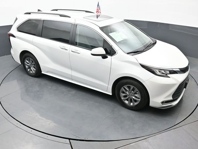 2022 Toyota Sienna XLE