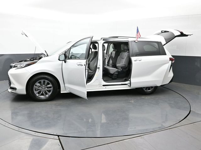 2022 Toyota Sienna XLE