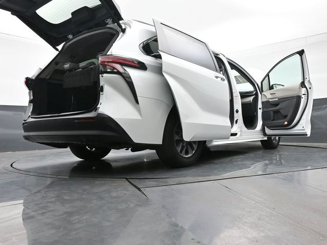 2022 Toyota Sienna XLE