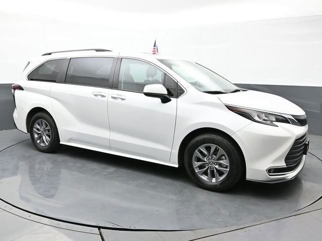 2022 Toyota Sienna XLE