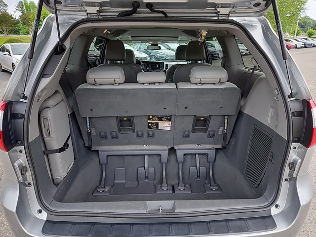 2019 Toyota Sienna XLE w/ Nav, Sunroof &amp;amp; 3rd Row