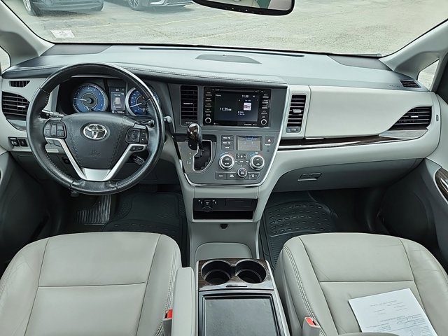 2019 Toyota Sienna XLE w/ Nav, Sunroof &amp;amp; 3rd Row