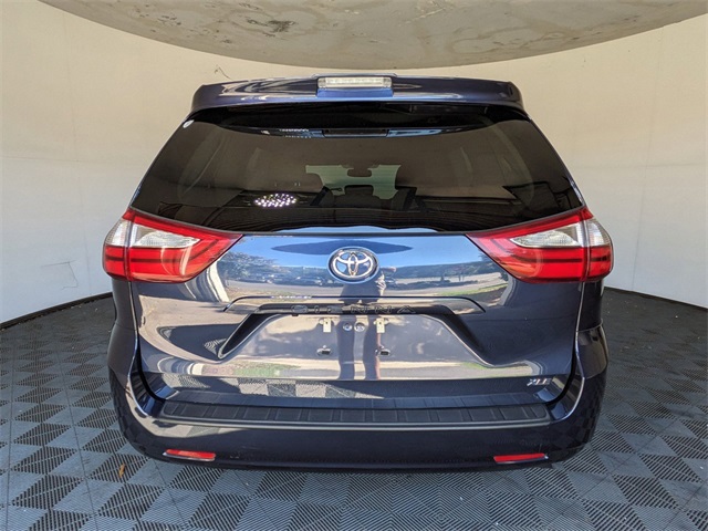 2019 Toyota Sienna XLE