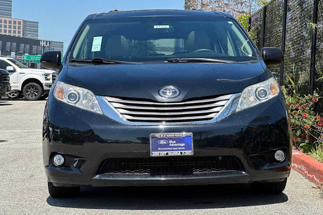 2017 Toyota Sienna XLE