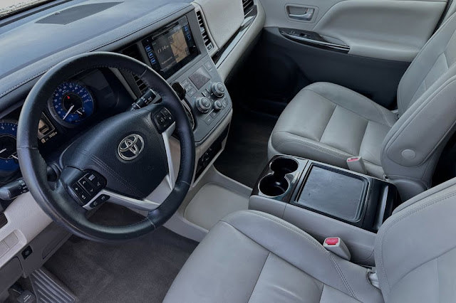 2017 Toyota Sienna XLE