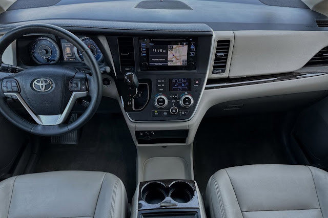 2017 Toyota Sienna XLE