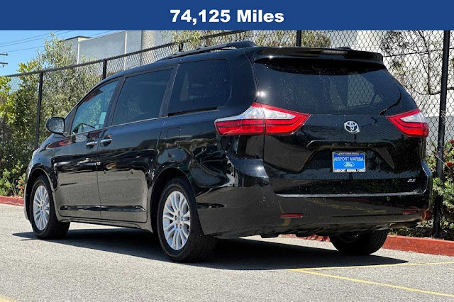 2017 Toyota Sienna XLE