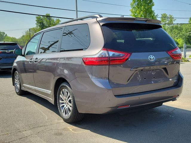 2020 Toyota Sienna XLE