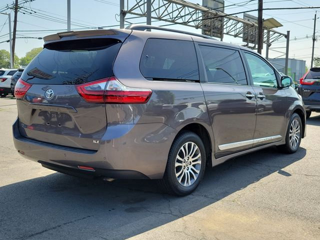 2020 Toyota Sienna XLE