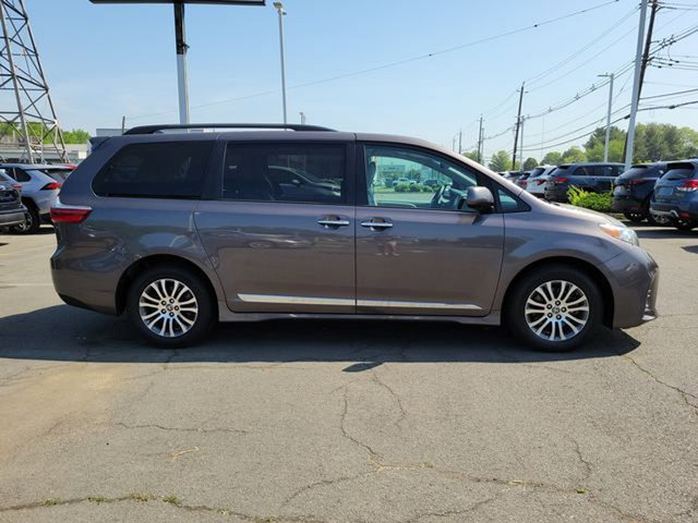 2020 Toyota Sienna XLE