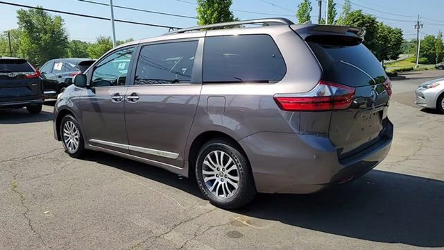 2020 Toyota Sienna XLE