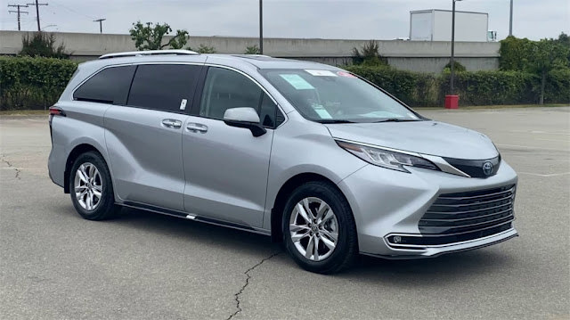 2023 Toyota Sienna Limited