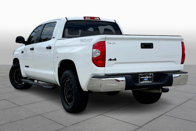 2016 Toyota Tundra SR5 CrewMax 5.7L FFV V8 6-Spd AT