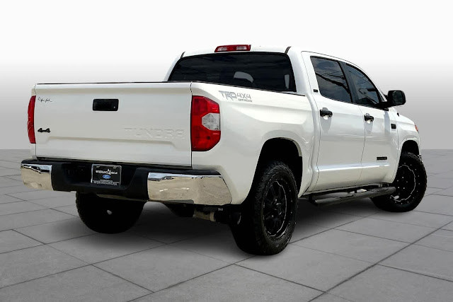 2016 Toyota Tundra SR5 CrewMax 5.7L FFV V8 6-Spd AT