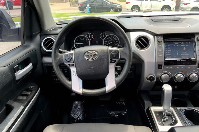 2016 Toyota Tundra SR5 CrewMax 5.7L FFV V8 6-Spd AT