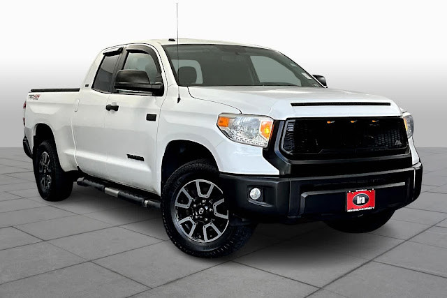 2017 Toyota Tundra SR5 Double Cab 6.5 Bed 5.7L