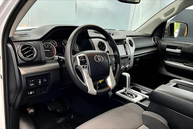 2017 Toyota Tundra SR5 Double Cab 6.5 Bed 5.7L